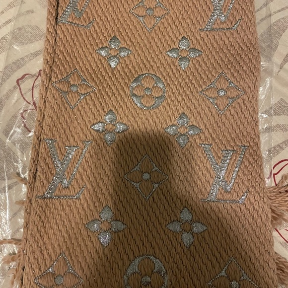 Logomania LV wool shine scarf - Picture 3 of 4